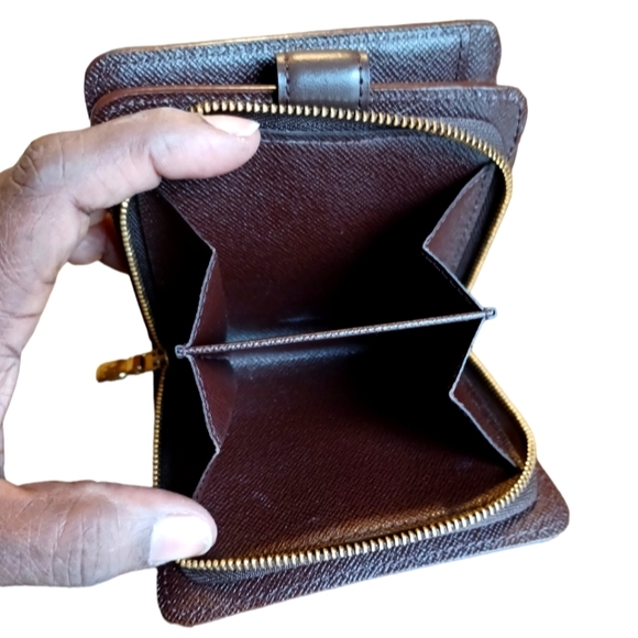 ✨️LOUIS VUITTON DAMIER EBÈNE COMPACT ZIP WALLET - Picture 4 of 13